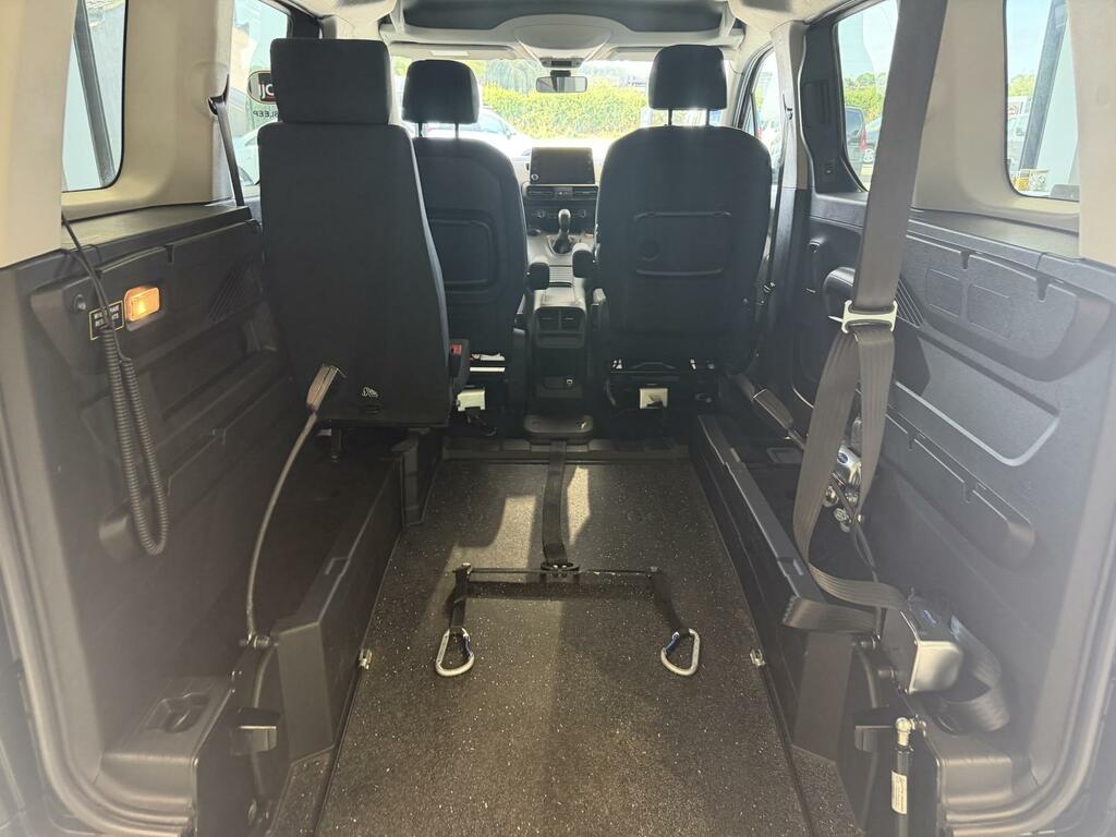 Peugeot Rifter Wheelchair Adapted Mpv Carries 4 With Wi Brown