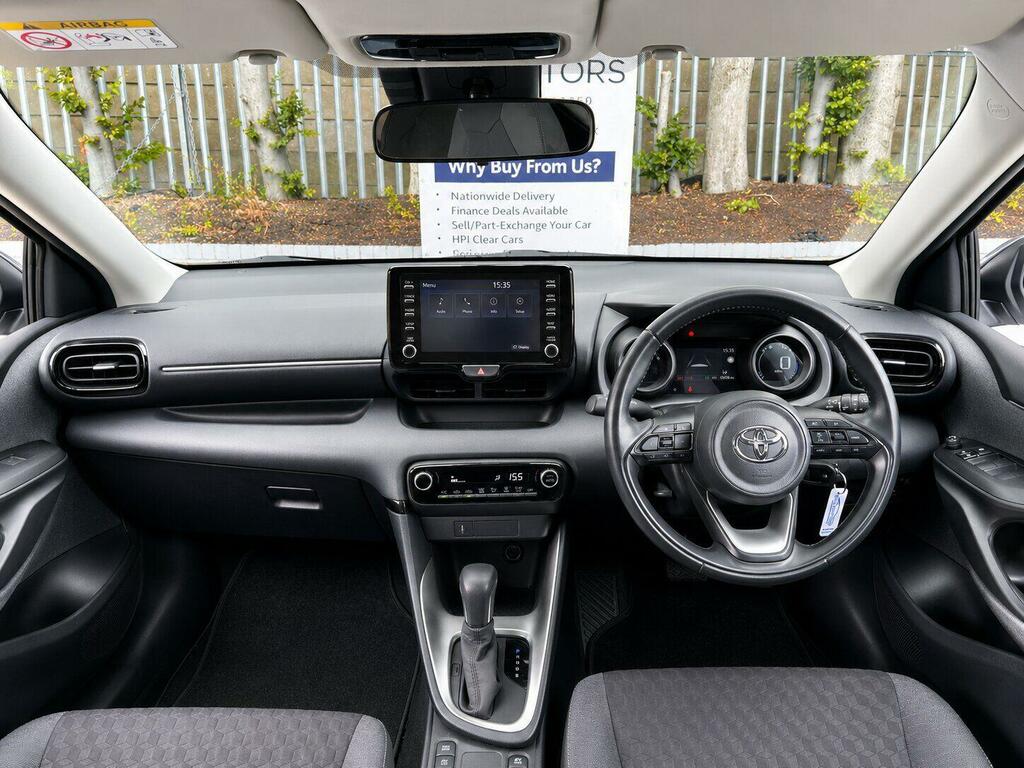 Toyota Yaris Design Black #3