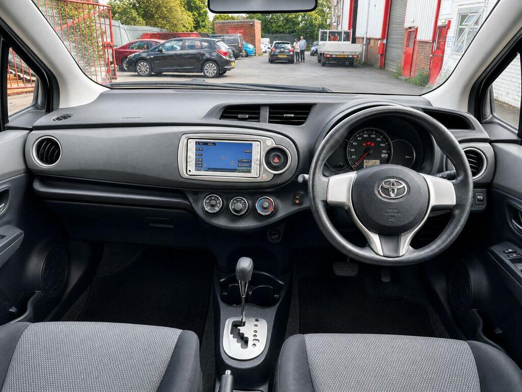 Toyota Yaris 1.0 Vvti Silver #4