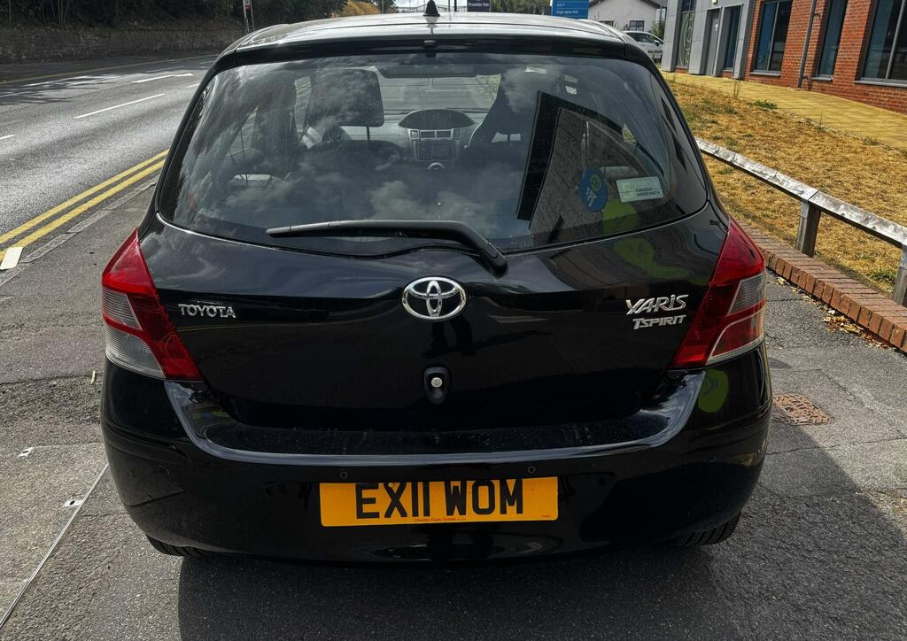 Toyota Yaris T Spirit Black #4
