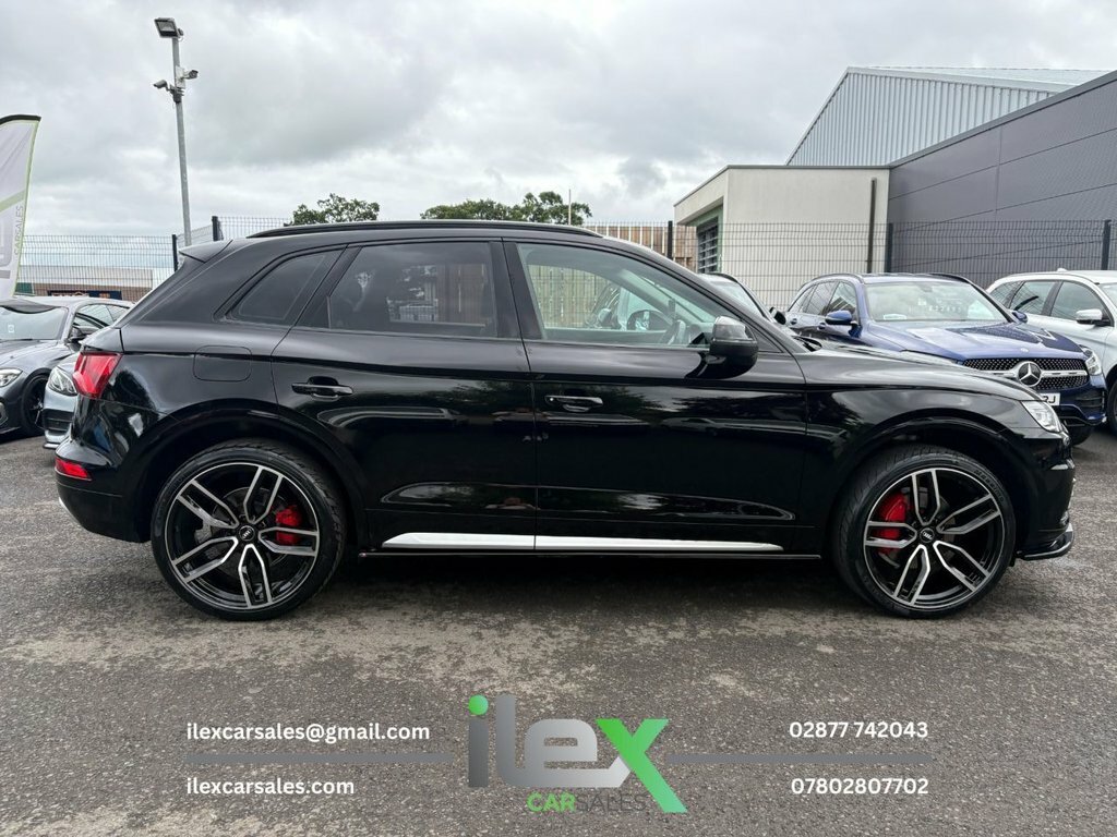 Audi Q5 2L Sport Black #4