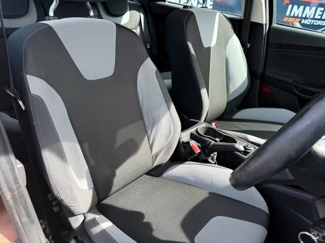 Ford Focus 1.6 Zetec S Tdci Black Low Tax Bluet Black #10