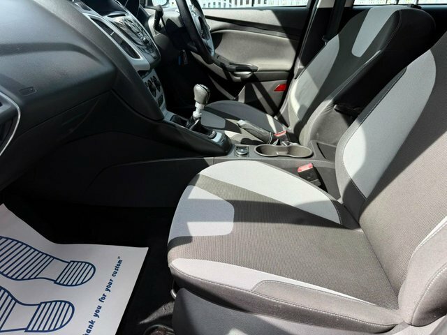 Ford Focus 1.6 Zetec S Tdci Black Low Tax Bluet Black #19