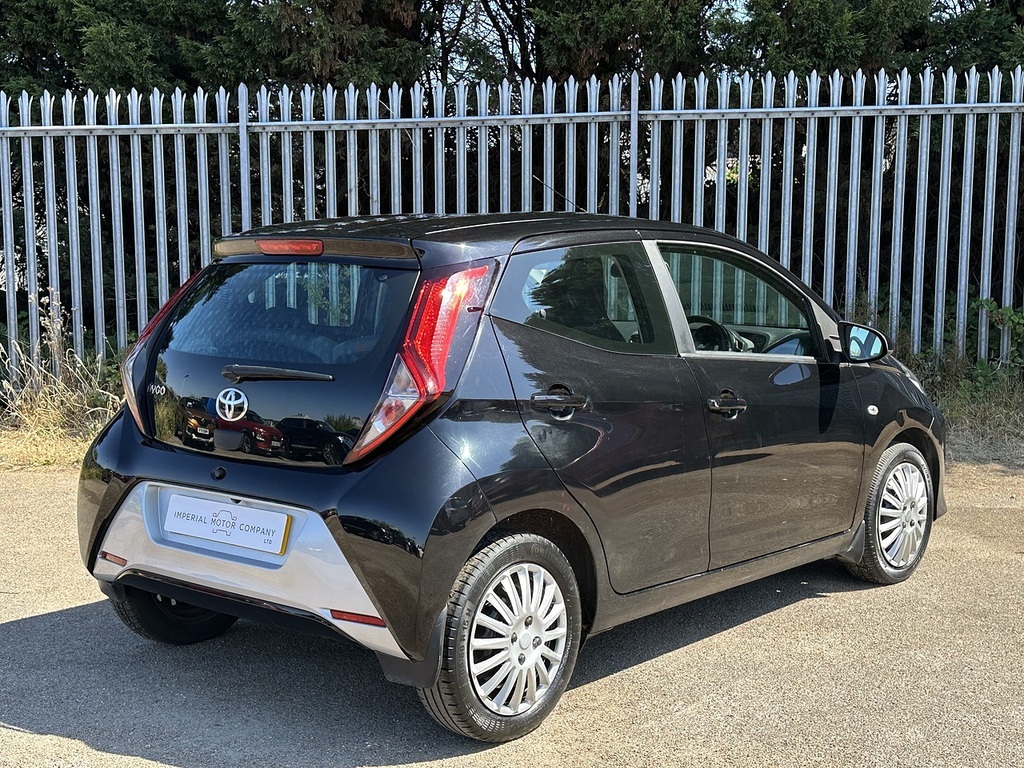Toyota Aygo Vvt-i X-play GF70RVP Black #6
