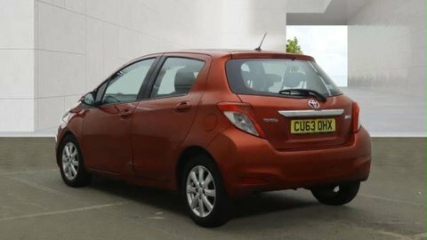 Toyota Yaris 1.3 Yaris Tr Red #3