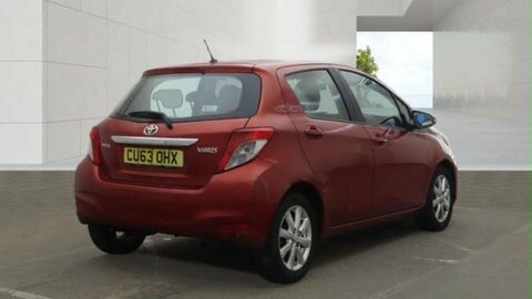 Toyota Yaris 1.3 Yaris Tr Red #4