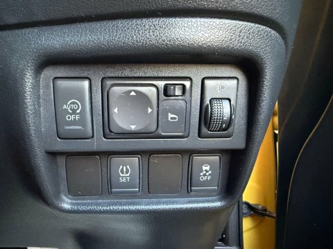 Nissan Juke 1.2 Dig-t Acenta Premium 6Spd Euro 5 S S Yellow #44