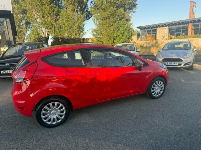 Ford Fiesta 1.25 Style Hatchback Euro 5 60 SJ15BMV Red #3