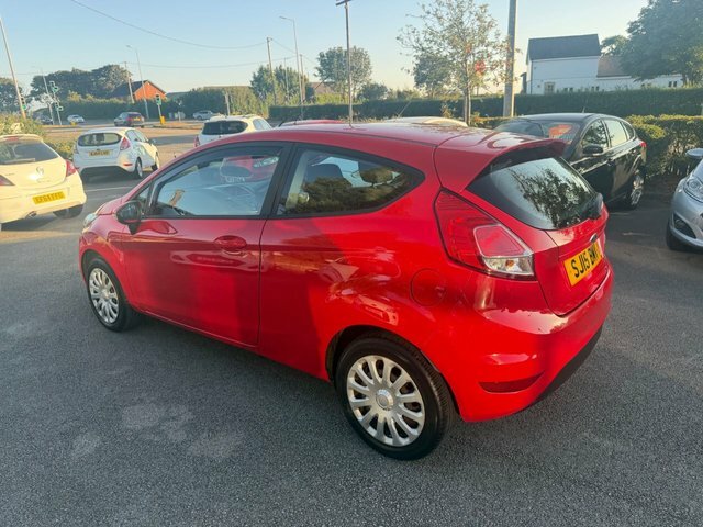 Ford Fiesta 1.25 Style Hatchback Euro 5 60 SJ15BMV Red #4