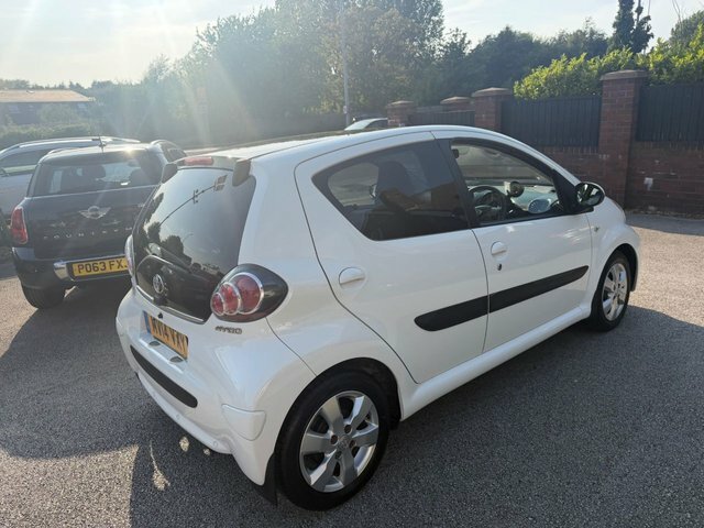 Toyota Aygo 1.0 Vvt-i Move Hatchback Euro 5 White #2