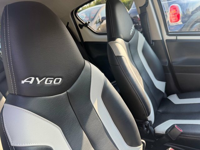 Toyota Aygo 1.0 Vvt-i Move Hatchback Euro 5 White #5