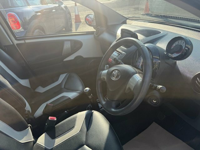 Toyota Aygo 1.0 Vvt-i Move Hatchback Euro 5 White #4