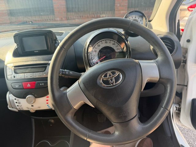 Toyota Aygo 1.0 Vvt-i Move Hatchback Euro 5 White #6