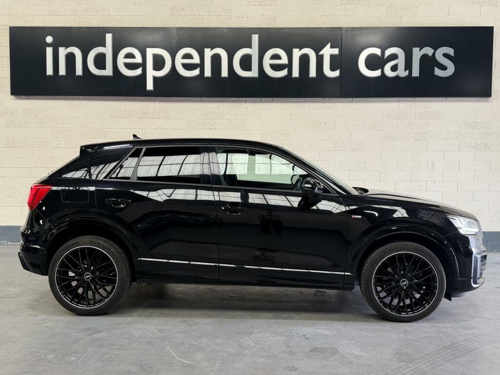 Audi Q2 Black Edition Black #2