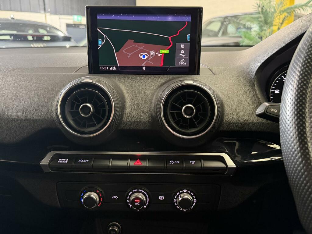 Audi Q2 Black Edition Black #6