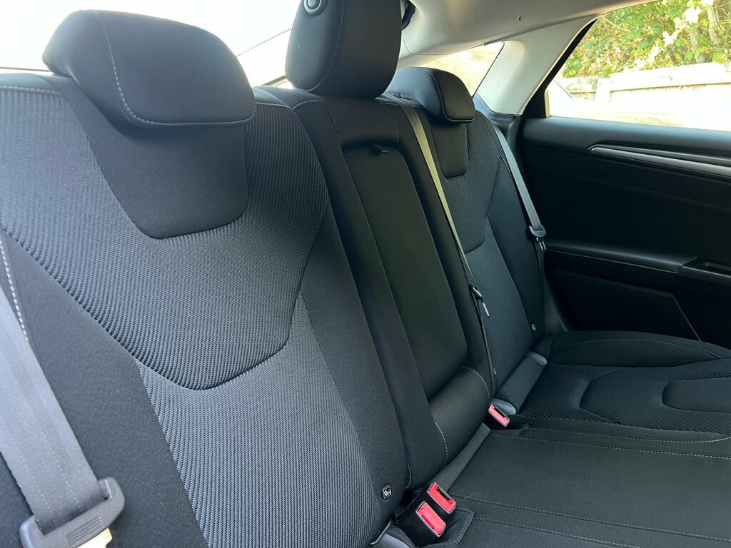Ford Mondeo Ford Mondeo 6616 2.0 Tdci 180Ps Vignale Estate Red #30