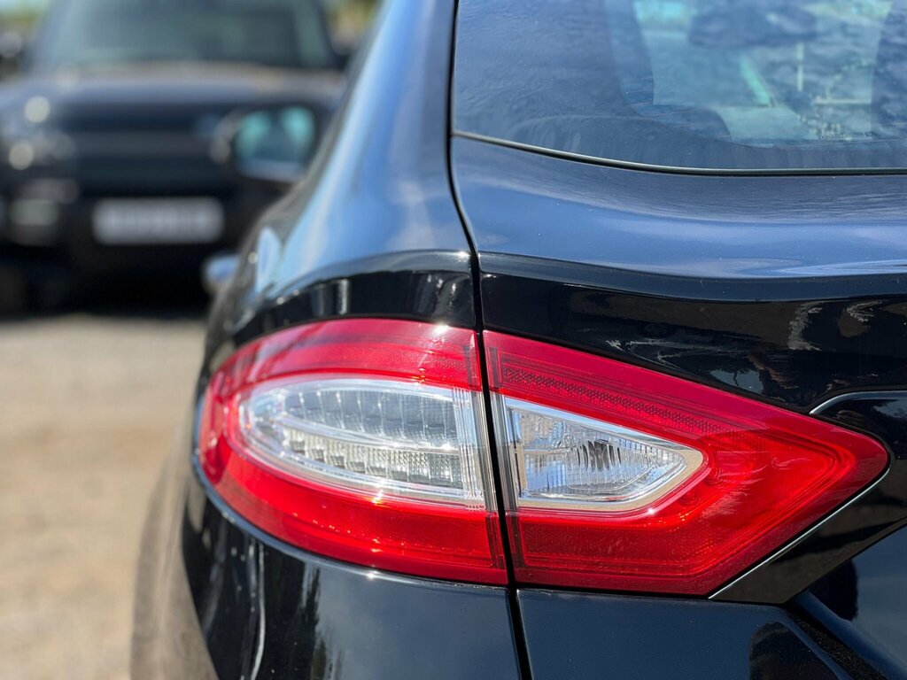 Ford Mondeo Ford Mondeo 6616 2.0 Tdci 180Ps Vignale Estate Red #22