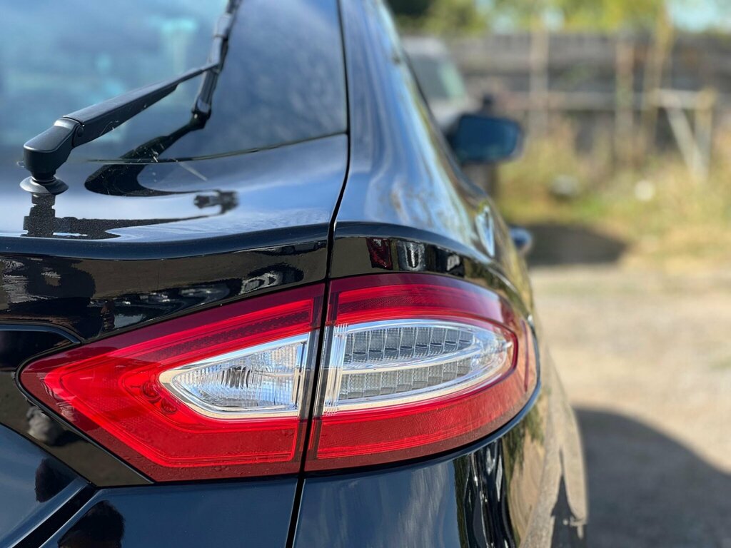 Ford Mondeo Ford Mondeo 6616 2.0 Tdci 180Ps Vignale Estate Red #23