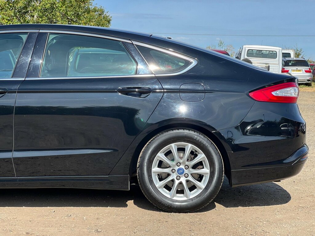 Ford Mondeo Ford Mondeo 6616 2.0 Tdci 180Ps Vignale Estate Red #17