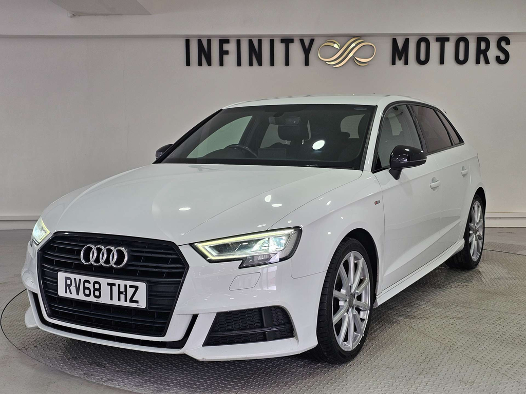 Audi A3 Sportback 30 Tfsi Black Edition RV68THZ White #4