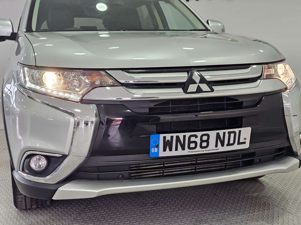 Mitsubishi Outlander Juro Di-d 4Wd #6