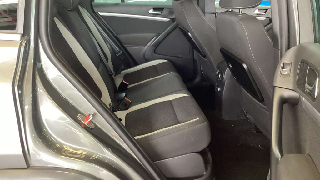 Volkswagen Tiguan Tiguan Match Tdi Bluemotion Technology 4Motion S-a Black #8