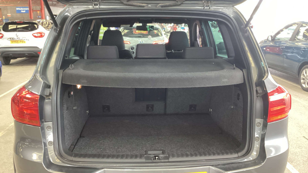 Volkswagen Tiguan Tiguan Match Tdi Bluemotion Technology 4Motion S-a Black #7