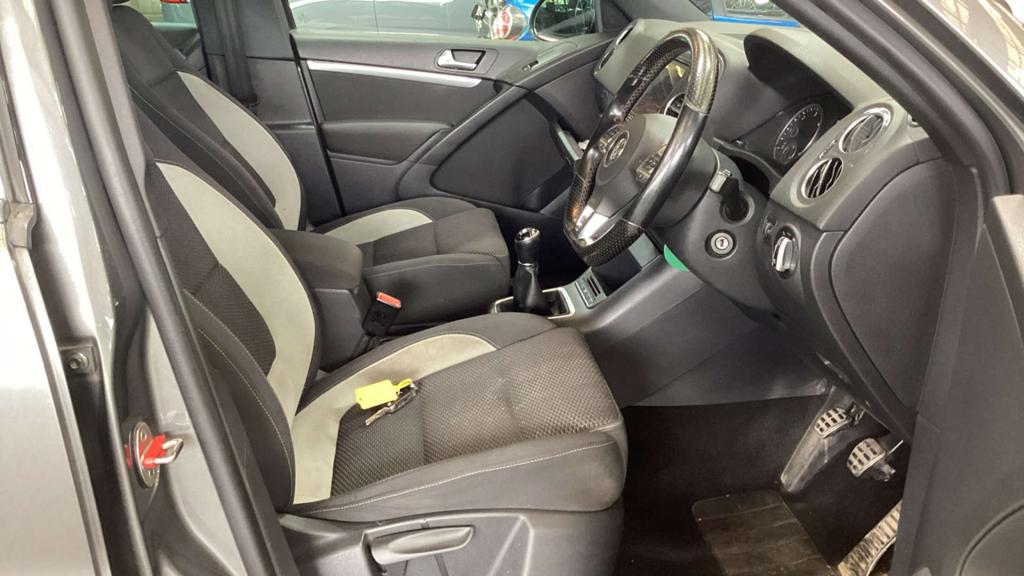 Volkswagen Tiguan Tiguan Match Tdi Bluemotion Technology 4Motion S-a Black #9