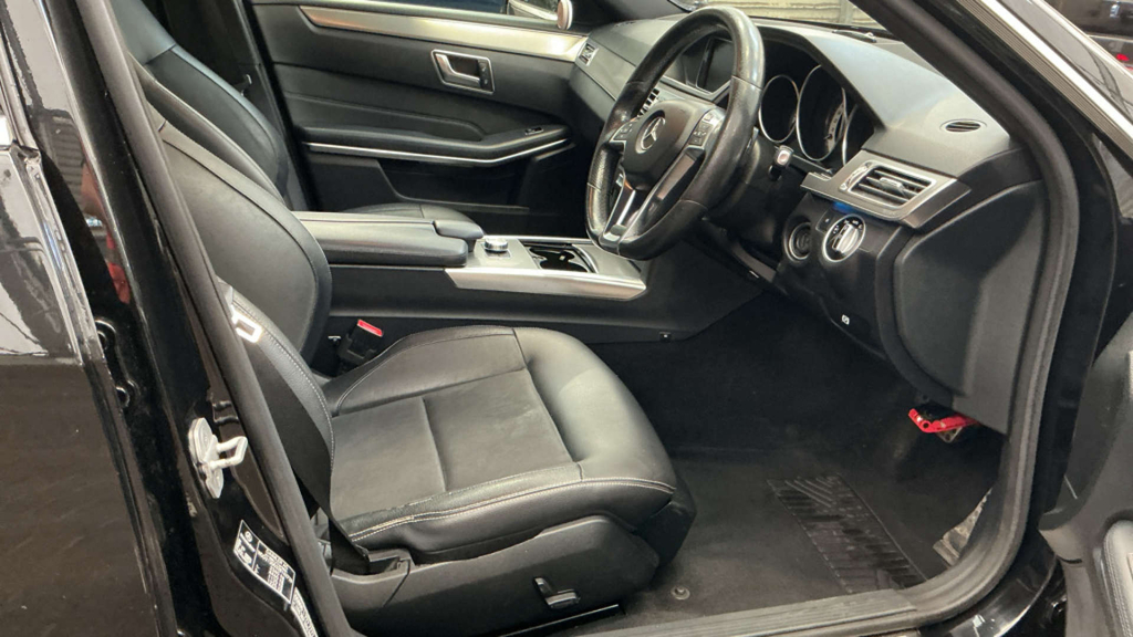 Mercedes-Benz E Class Amg Line Cdi KN15DKA Black #2