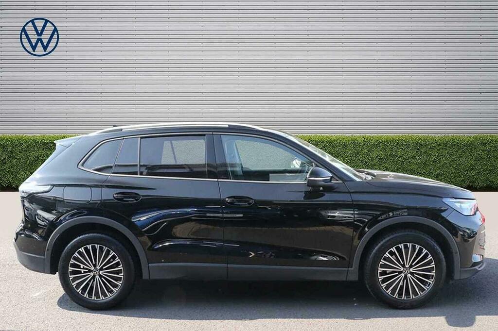 Volkswagen Tiguan 1.5 Etsi 150 Match Dsg SD75CTO Black #4