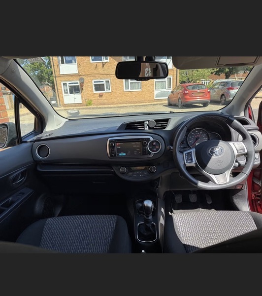 Toyota Yaris 1.33 Dual Vvt-i Icon Red #4