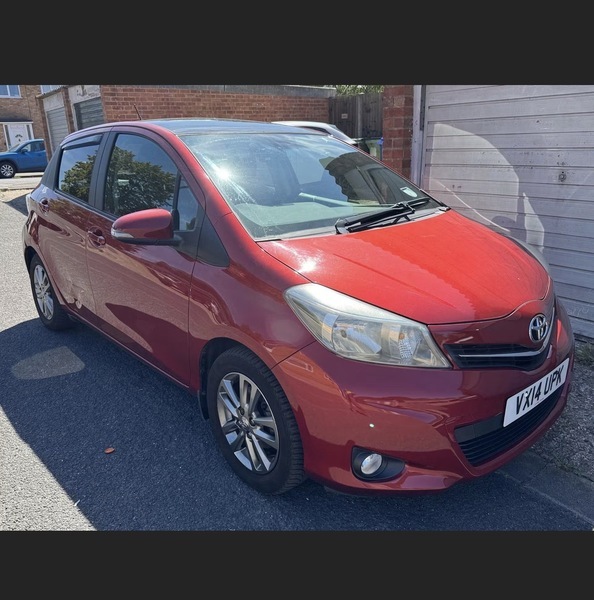 Toyota Yaris 1.33 Dual Vvt-i Icon Red