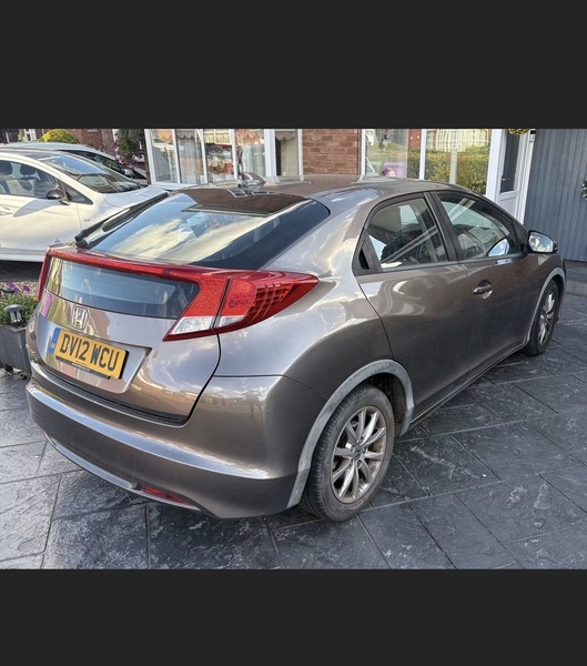 Honda Civic 1.8 I-vtec Es-t Hatchback Brown #2