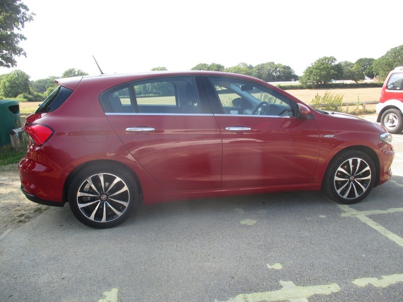 Fiat Tipo Lounge Red #5