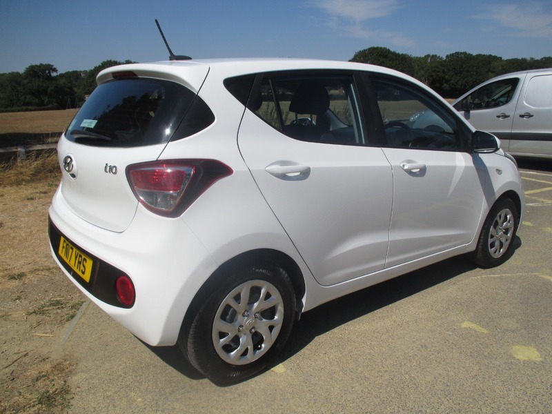 Hyundai I10 Se White #6