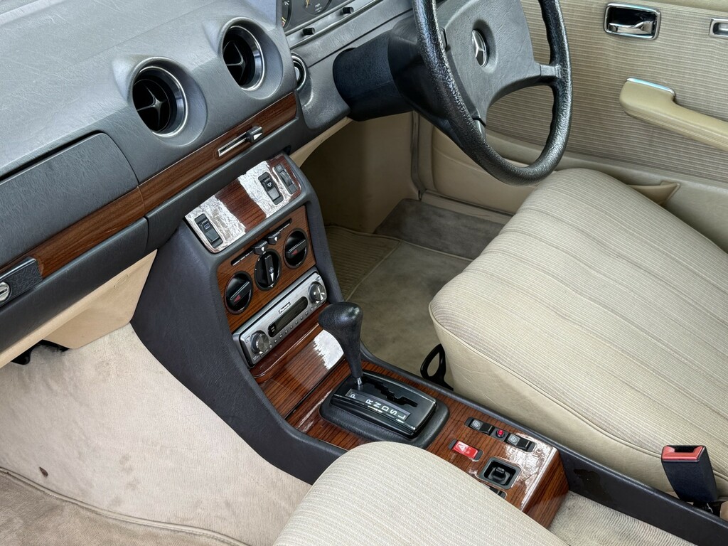 Mercedes-Benz 230 Coupe Green #6