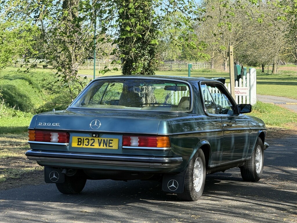 Mercedes-Benz 230 Coupe Green #2