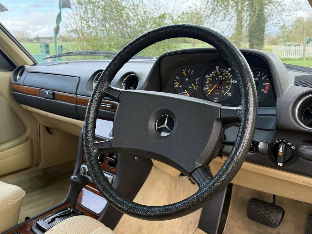 Mercedes-Benz 230 Coupe Green #5