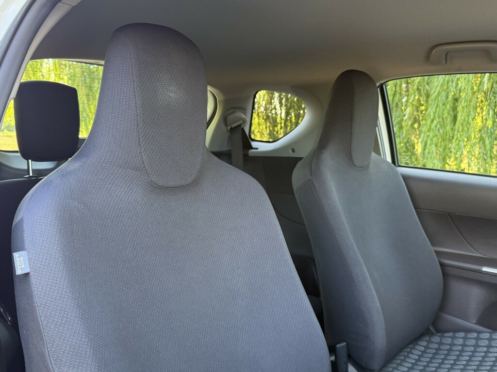 Toyota IQ 1.0 Vvt-i White #6