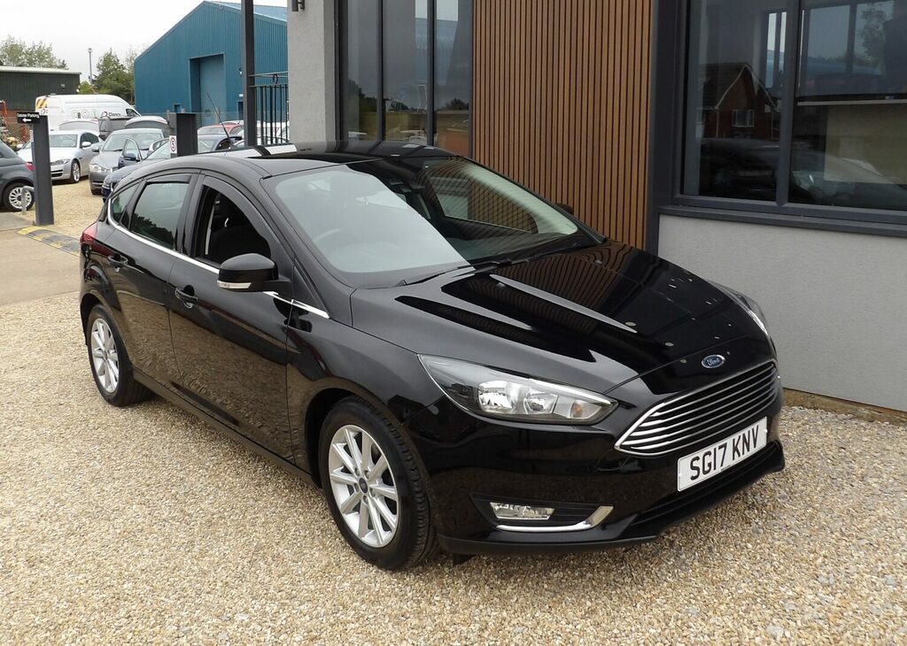 Ford Focus Hatchback 1.0 Ecoboost 125 Titanium Less Tha Black #3