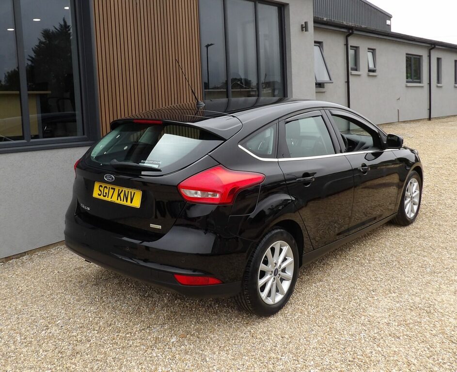 Ford Focus Hatchback 1.0 Ecoboost 125 Titanium Less Tha Black #6