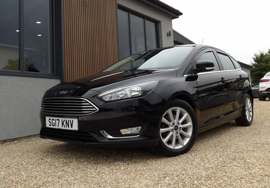 Ford Focus Hatchback 1.0 Ecoboost 125 Titanium Less Tha Black