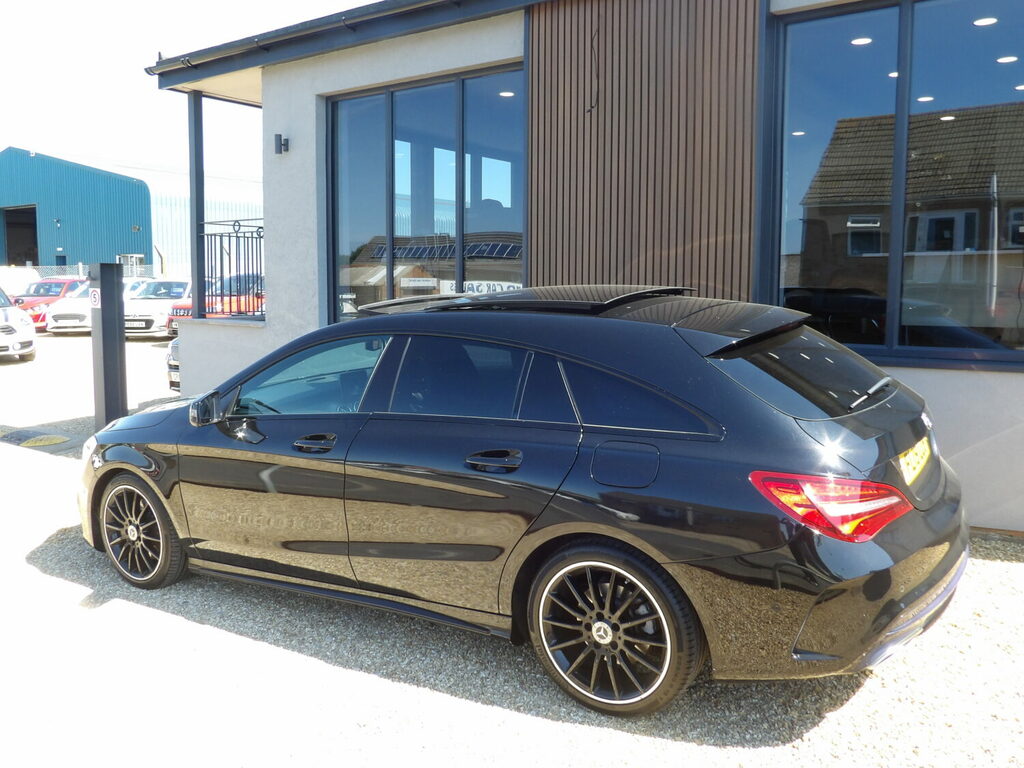 Mercedes-Benz CLA Class 220D Amg Line Night Edition 4Matic Shooting Black #4