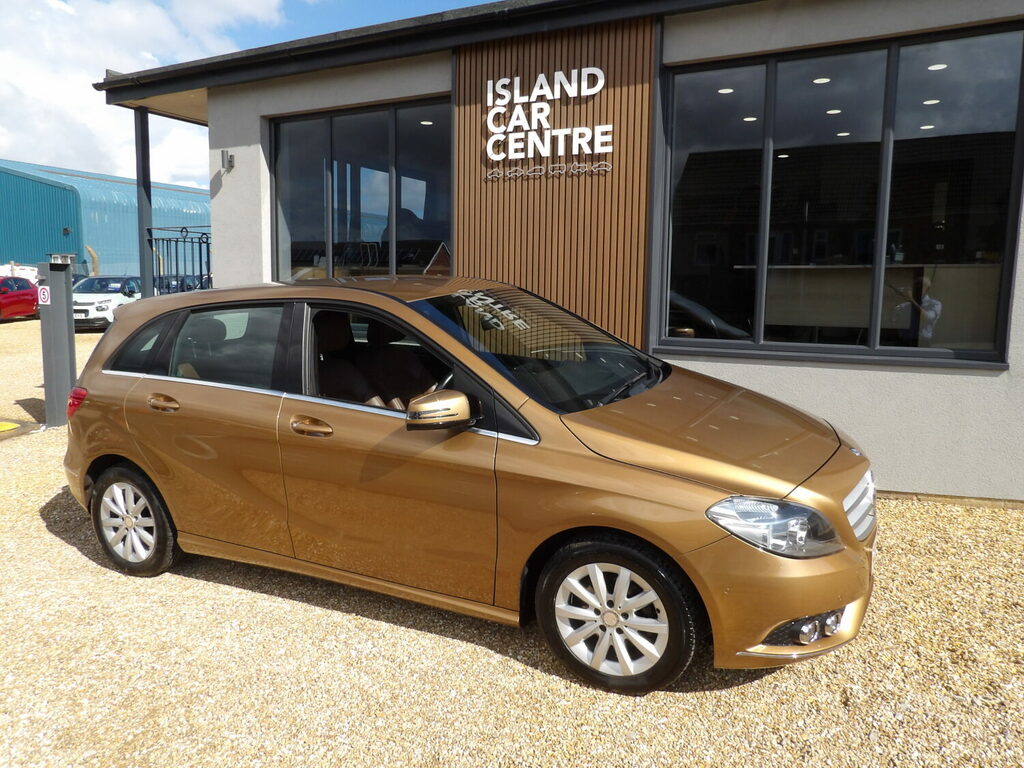 Mercedes-Benz B Class Hatchback B180 Blueefficiency Se WU62XVE Beige #3