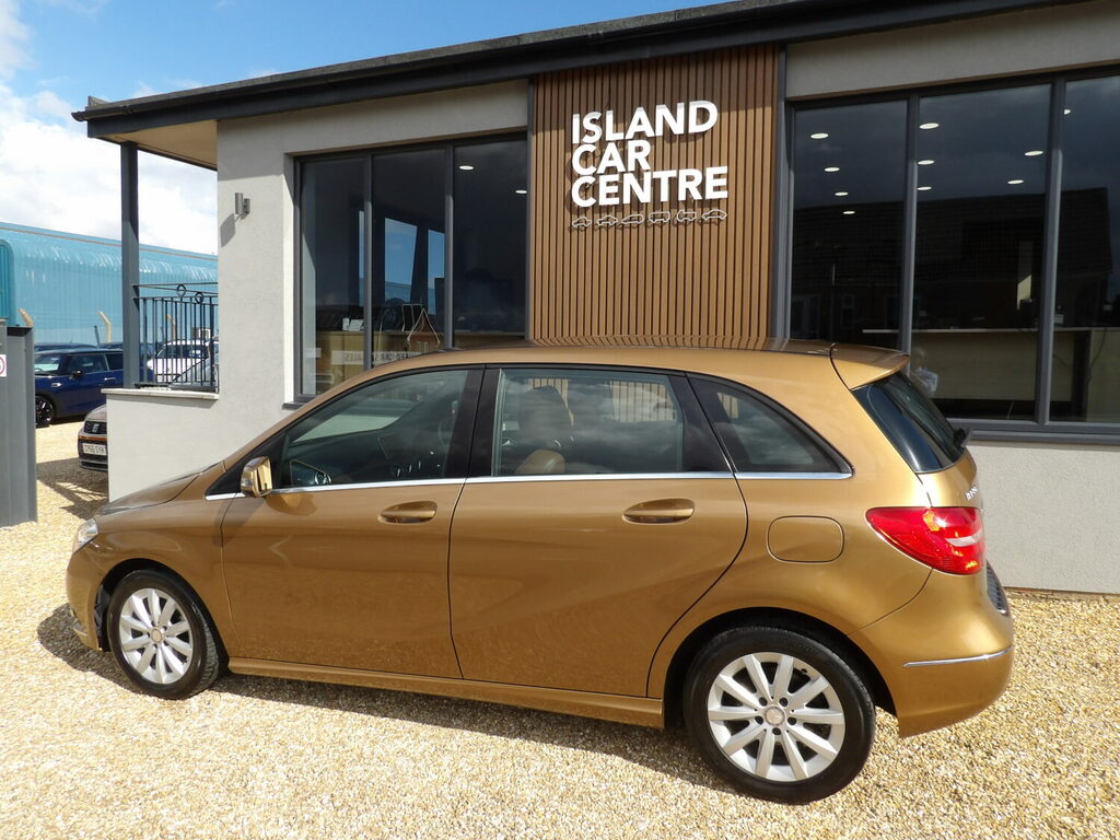 Mercedes-Benz B Class Hatchback B180 Blueefficiency Se WU62XVE Beige #4