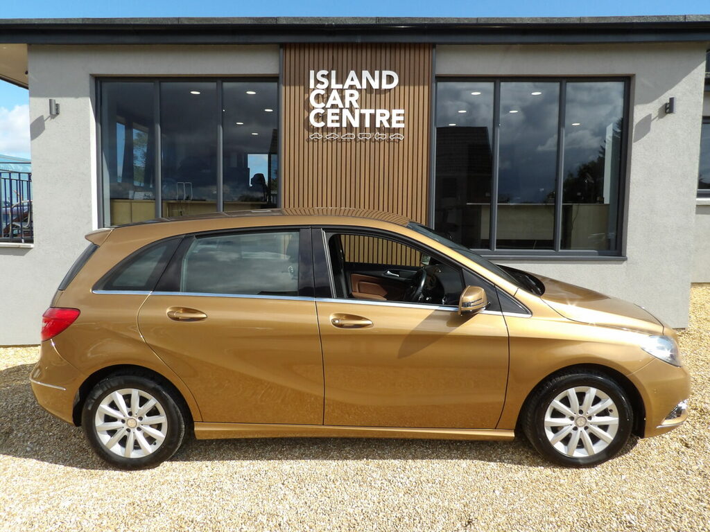 Mercedes-Benz B Class Hatchback B180 Blueefficiency Se WU62XVE Beige #2