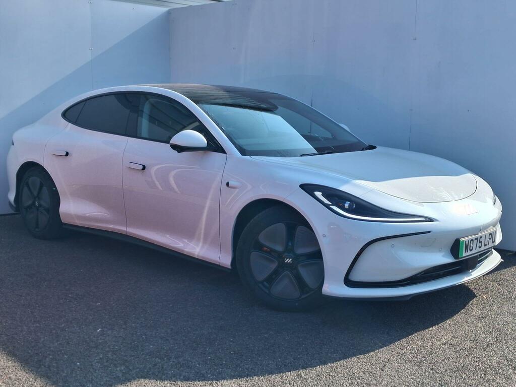 MG IM5 75Kwh Standard Range Saloon White