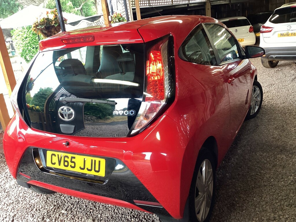 Toyota Aygo 1.0 Vvt-i X-pression Red #4