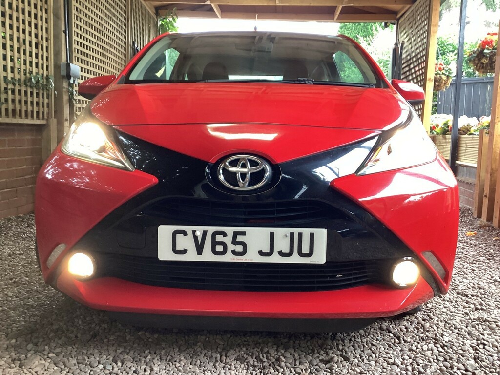 Toyota Aygo 1.0 Vvt-i X-pression Red #2