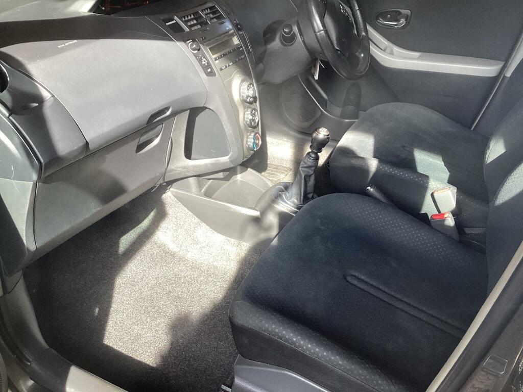 Toyota Yaris Vvt-i Tr Full Service Red #15